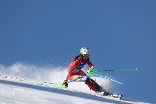 Camille Rast en démonstration lors de la première manche du slalom.